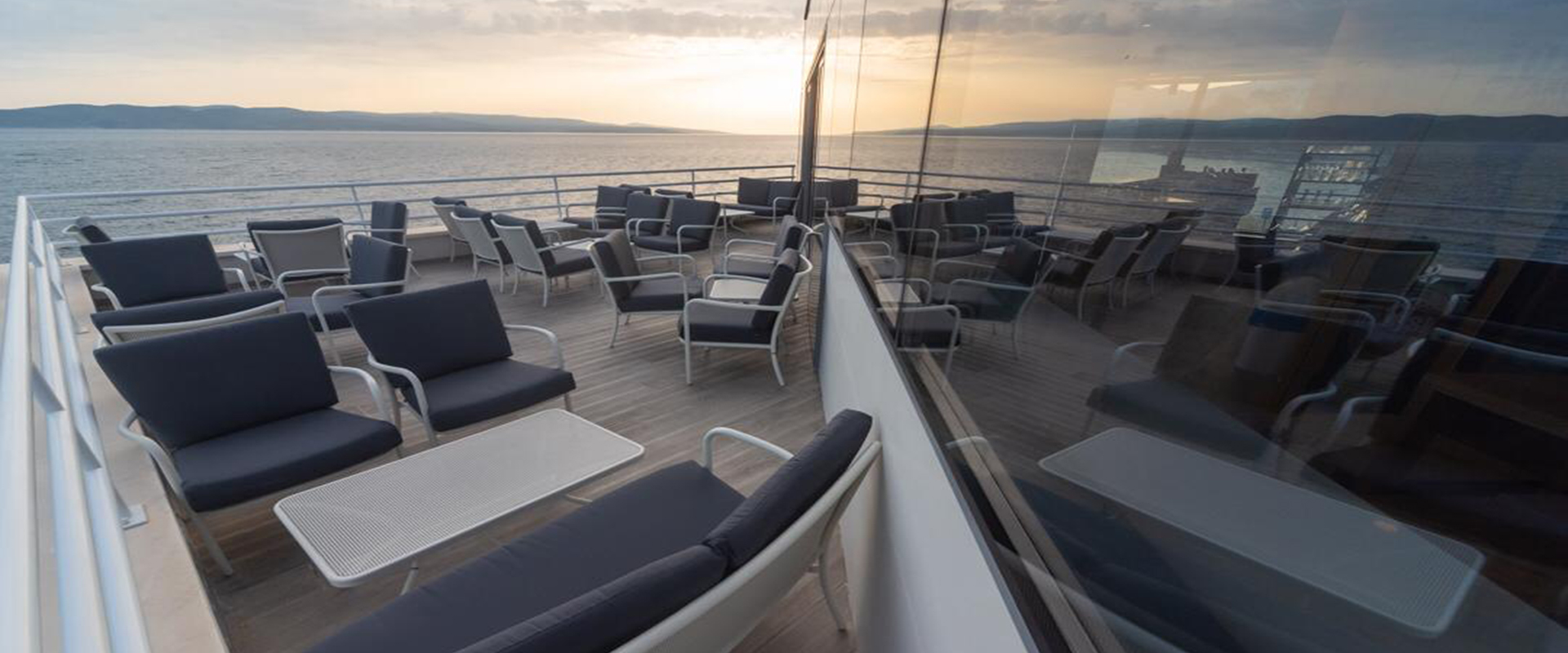 Večer Uranije u caffe baru Bava